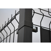 Hjørnebeslag for dobbelt beslag til panelhegn